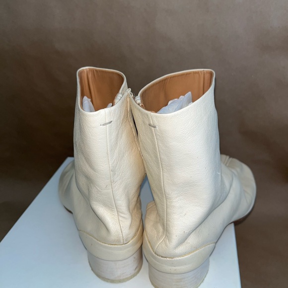 Margiela Tabi Women's Cream Ankle Boots - Picture 4 of 10